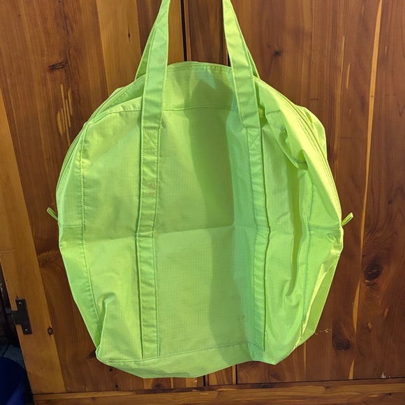 Baggallini Bright Green Travel Tote Bag - Picture 2 of 3